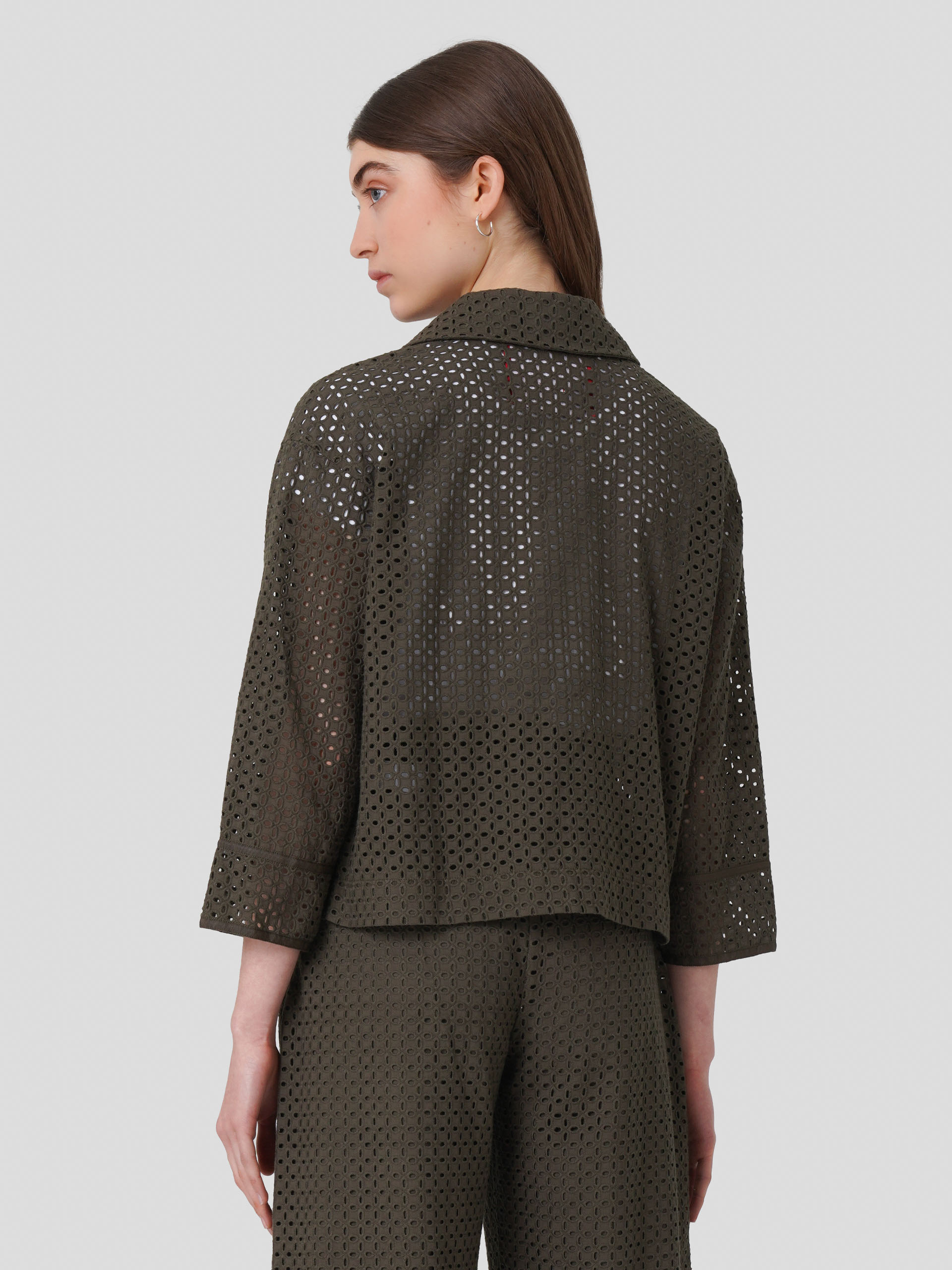 Casaco curto em bordado inglês