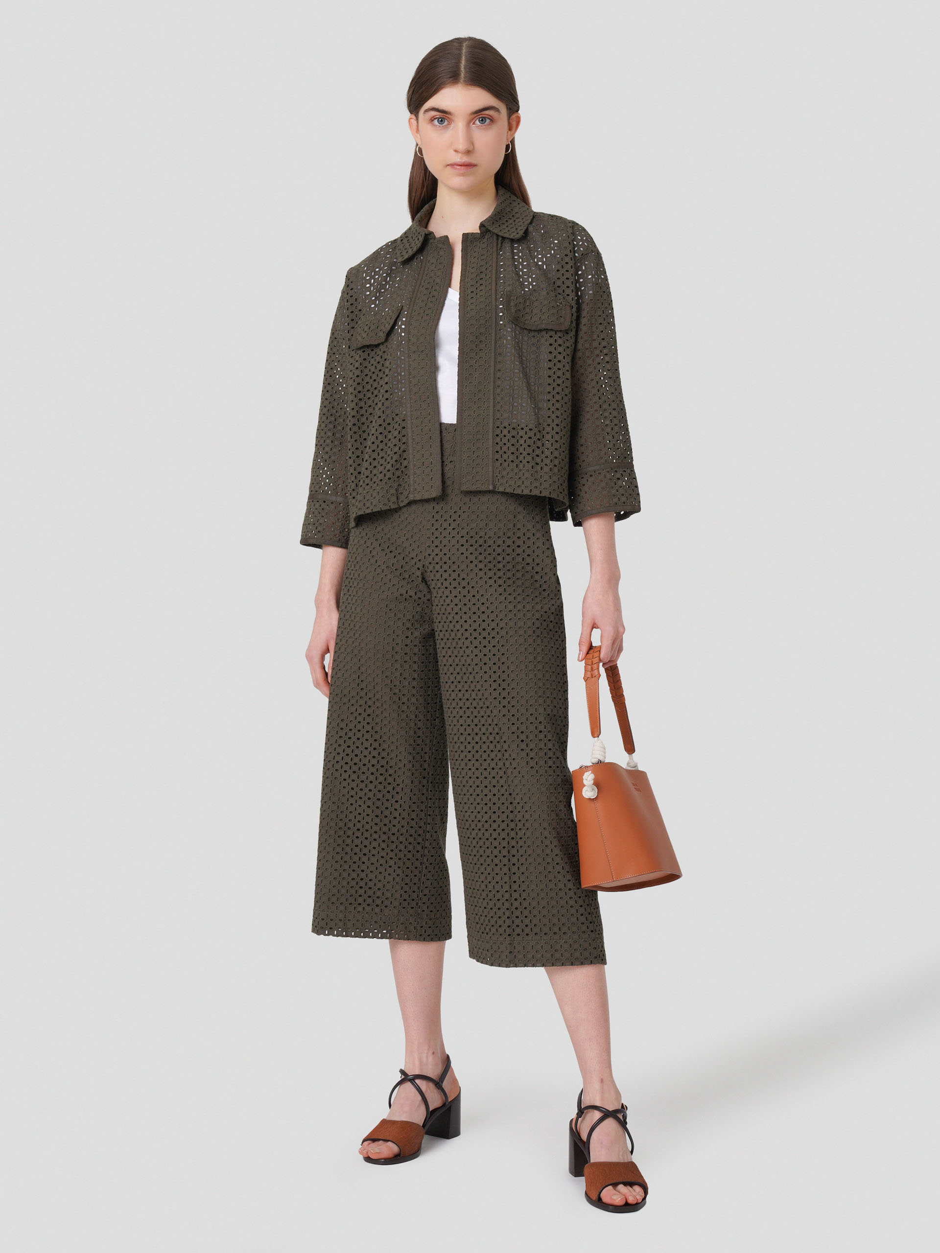 Casaco curto em bordado inglês