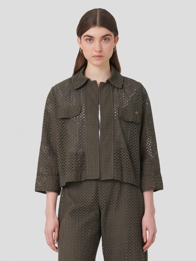 Casaco curto em bordado ingl�s