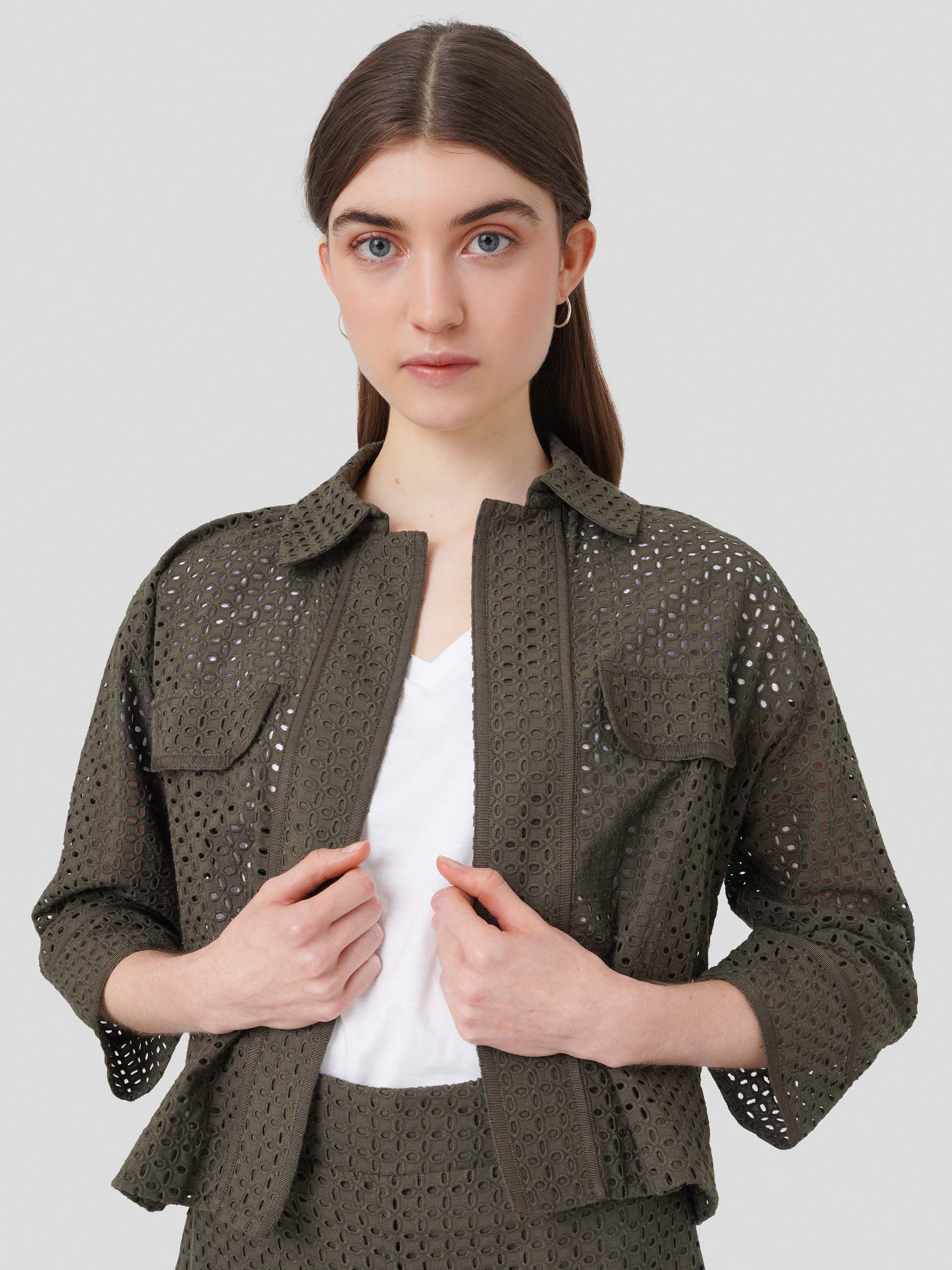 Casaco curto em bordado inglês