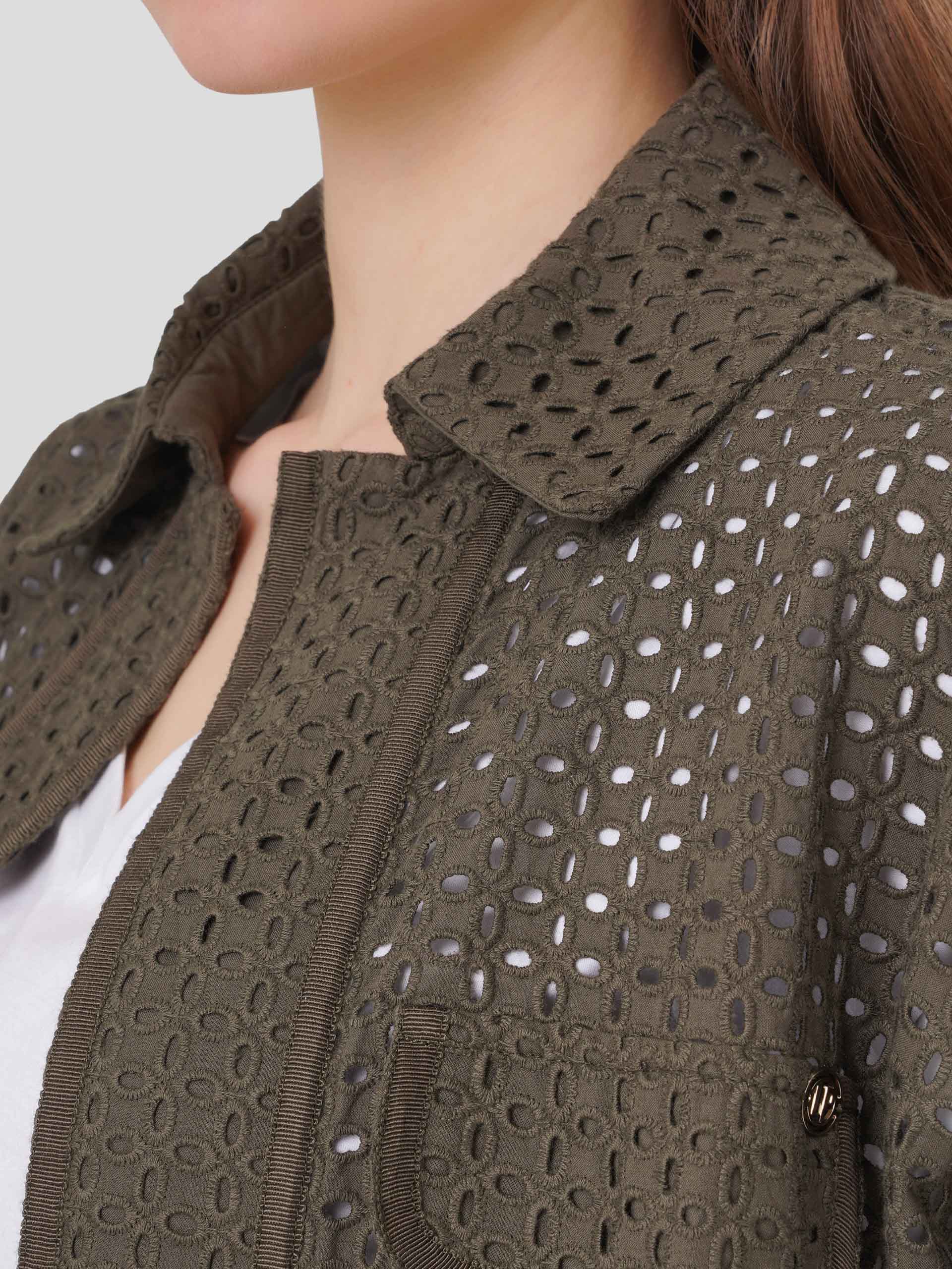 Casaco curto em bordado inglês