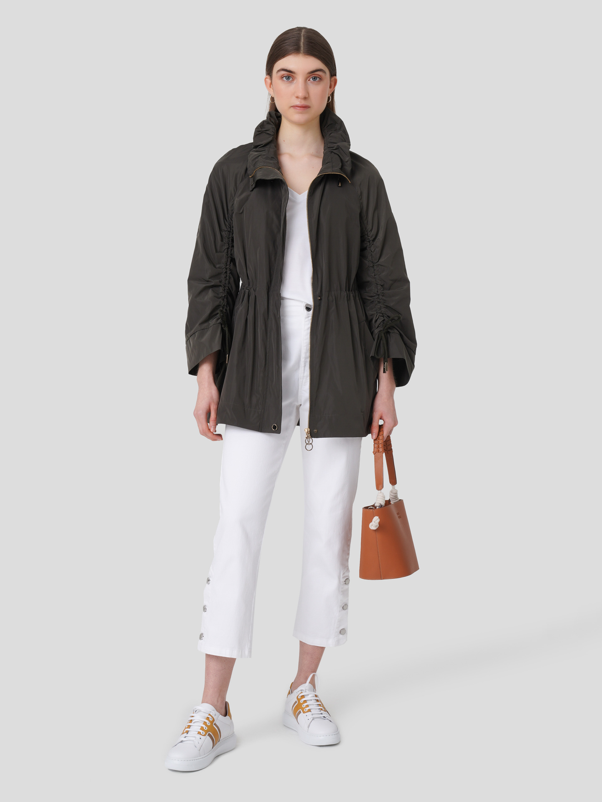 Parka impermeável com detalhe nas mangas