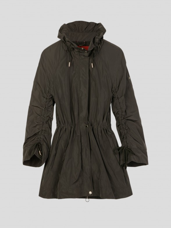 Parka imperme�vel com detalhe nas mangas