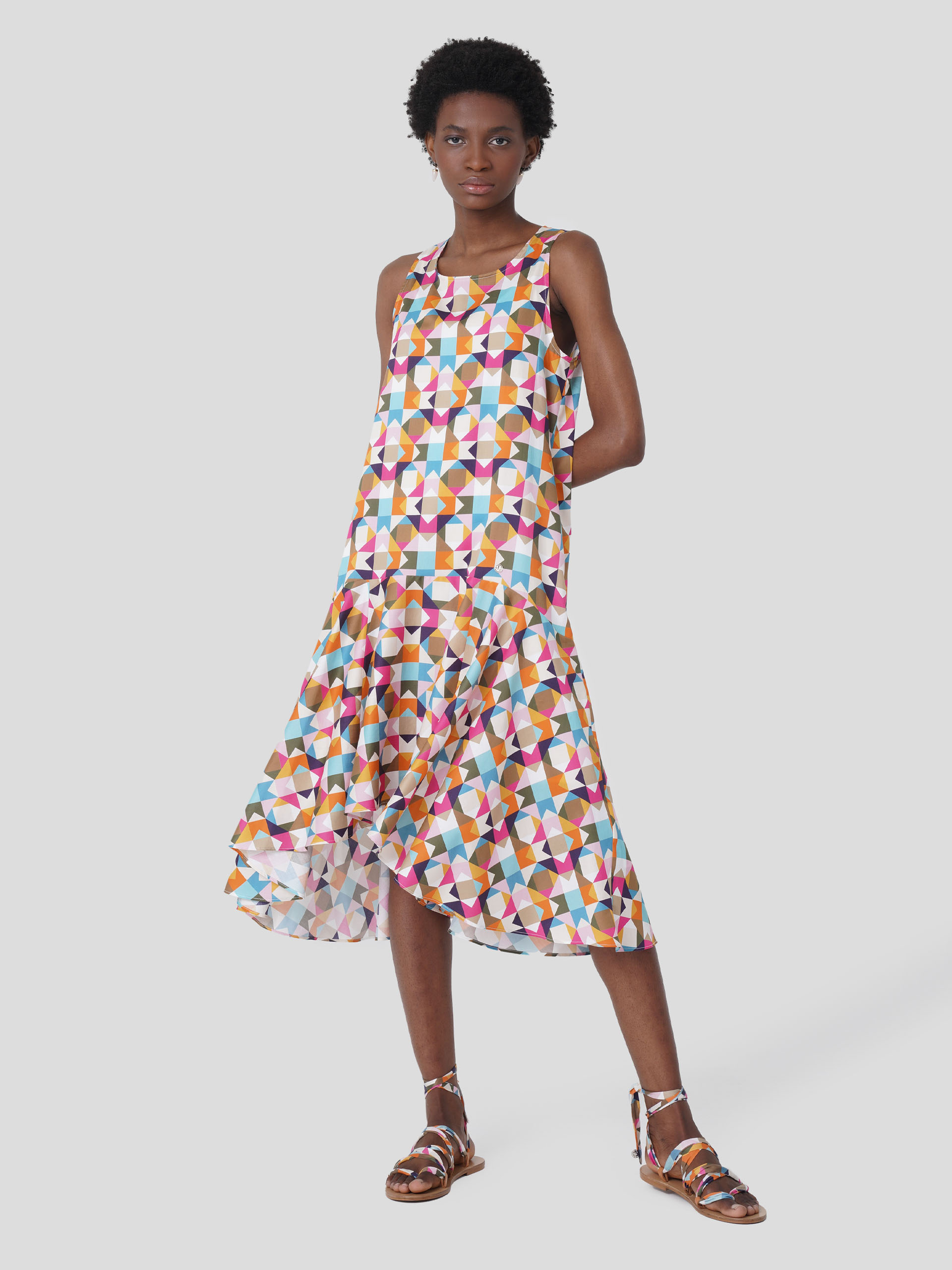 Vestido midi sem manga