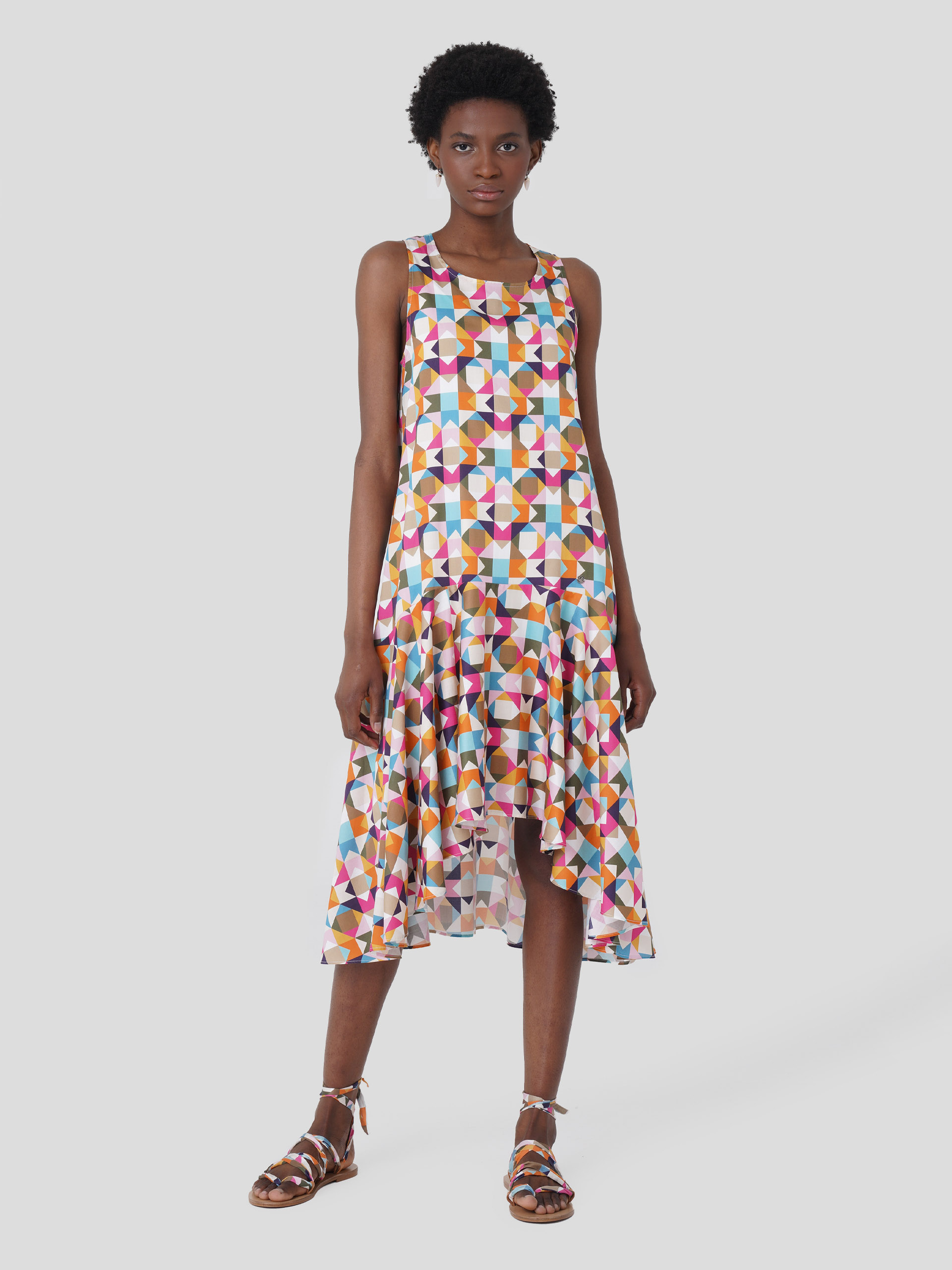 Vestido midi sem manga