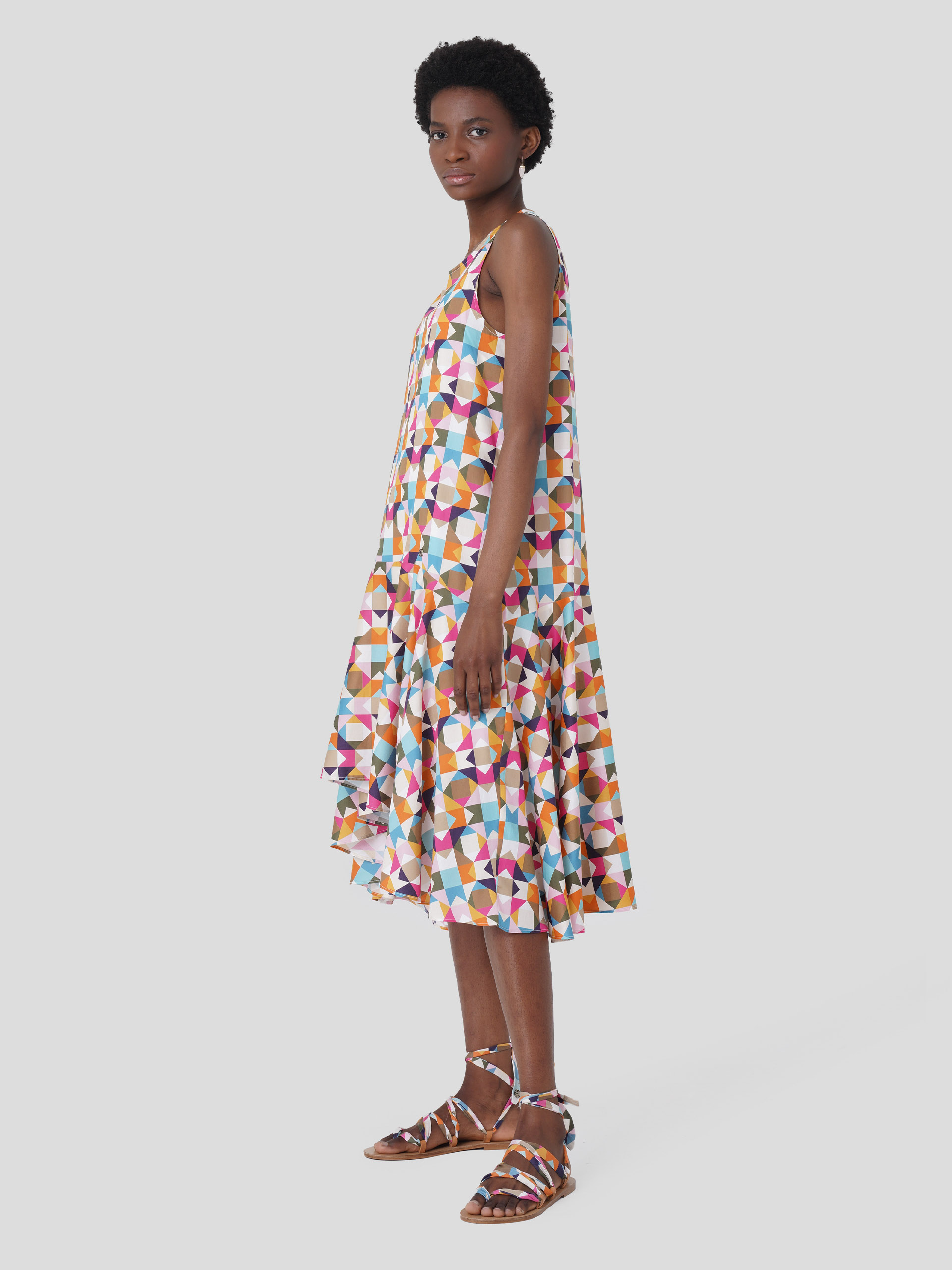 Vestido midi sem manga