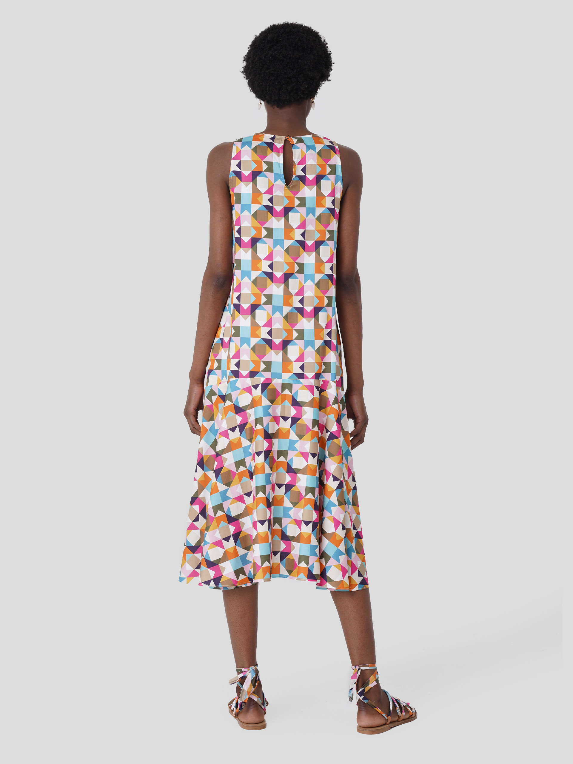 Vestido midi sem manga