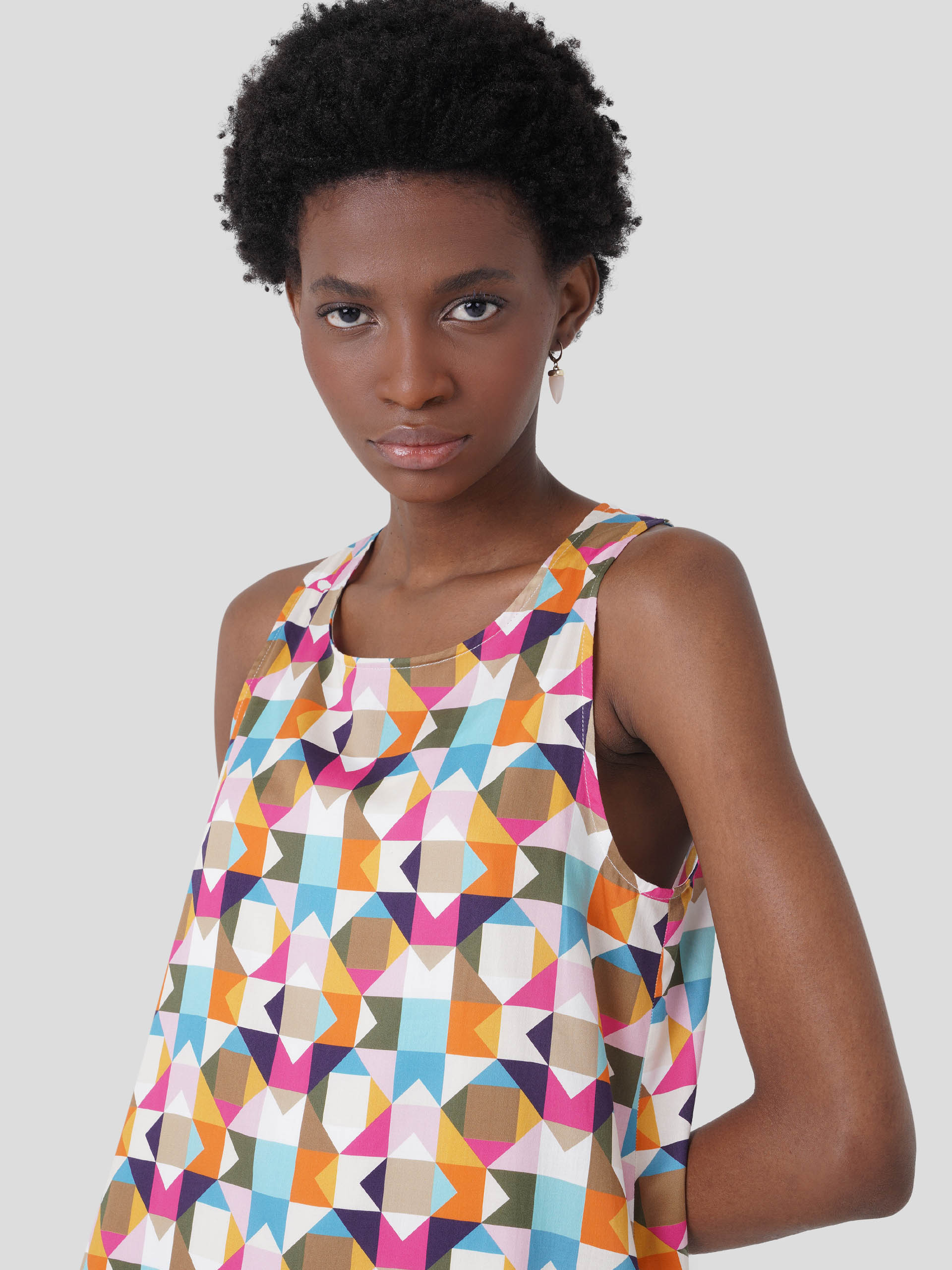 Vestido midi sem manga