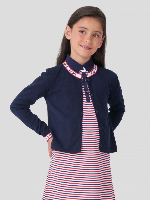 Casaco com detalhe no decote e punhos