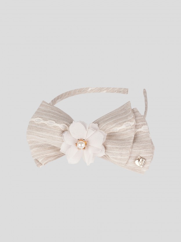 Hairband with bow