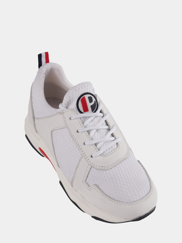 Sneakers combined with tricolor sole