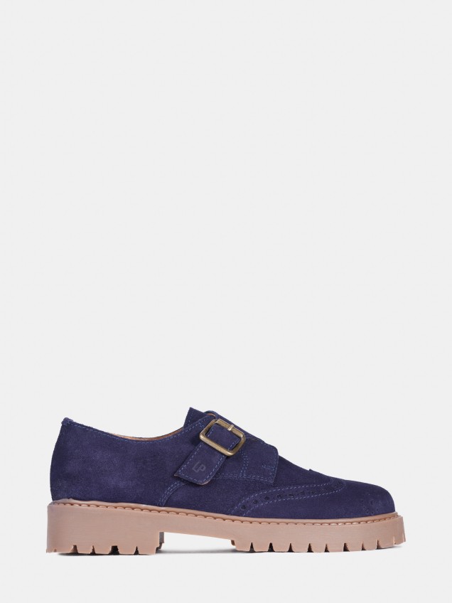Sapato com fivela