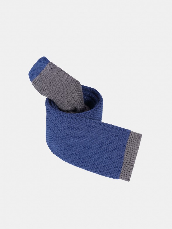 Two-color structured tie