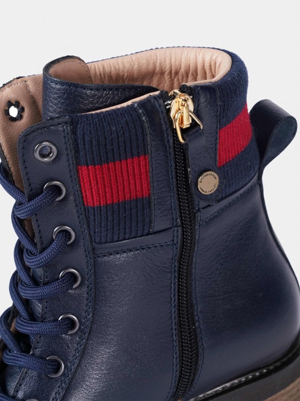 Boots with laces and bicolor detail