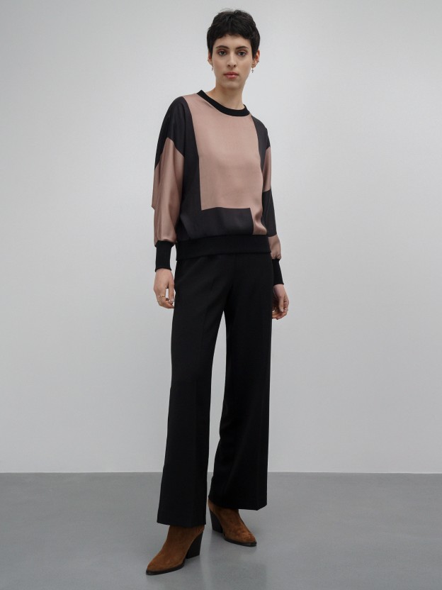 Relaxed fit pants with elastic on the waistband