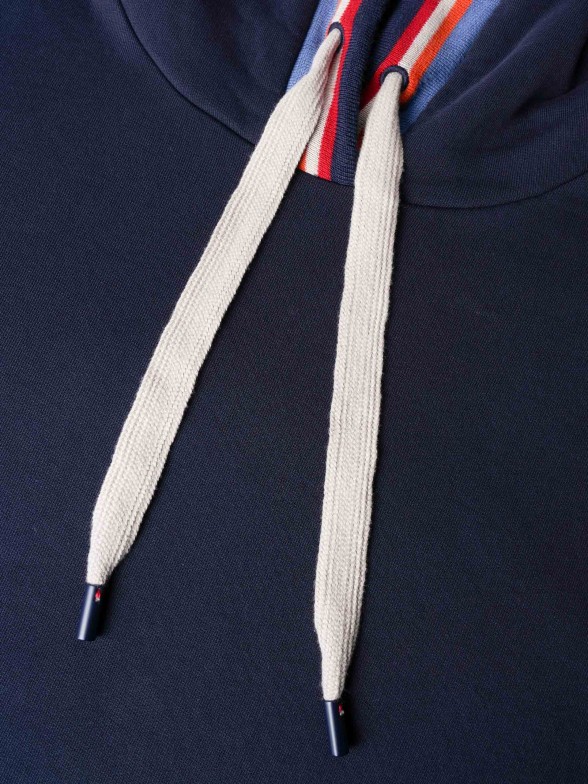 Sweatshirt azul com detalhe de riscas no capuz