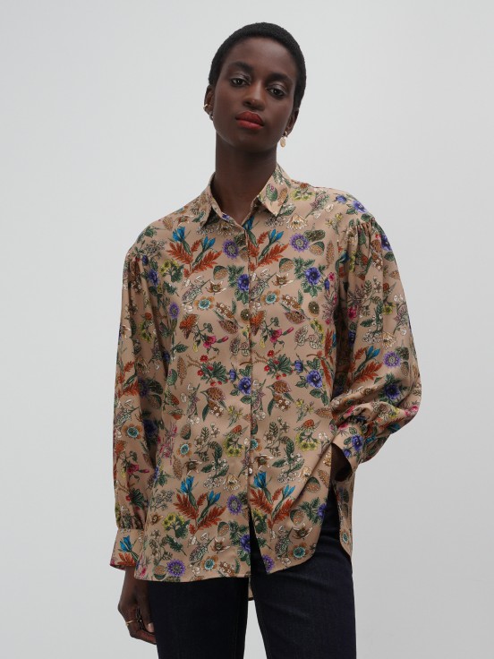 Camisa asimtrica con estampado floral