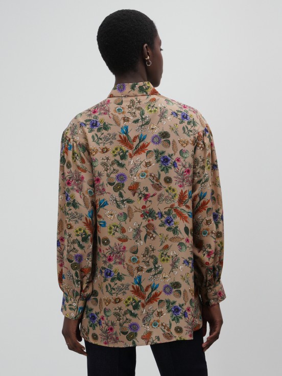 Camisa asimtrica con estampado floral
