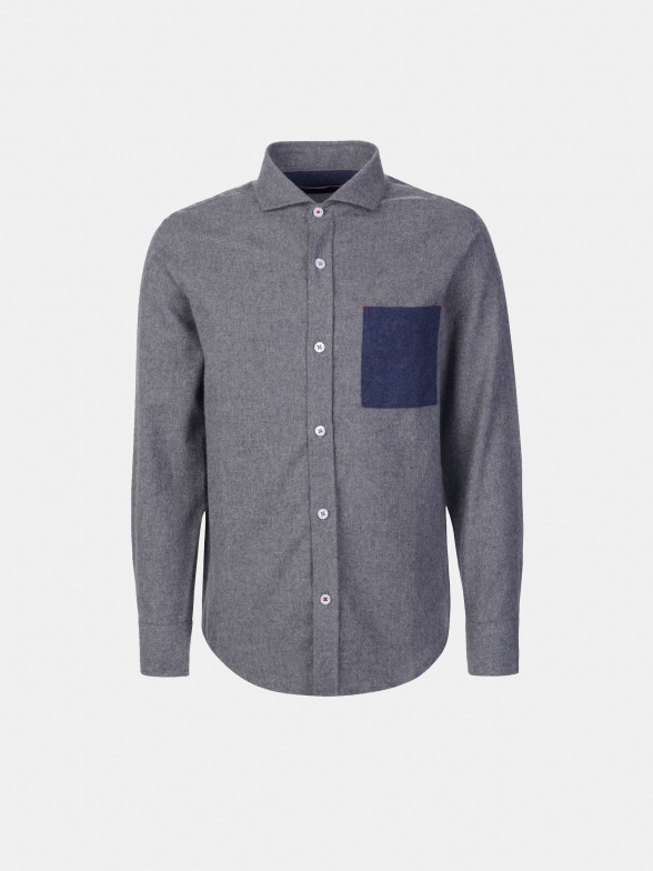Shirt with contrast pocket