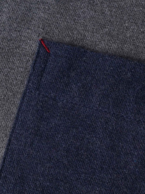 Camisa com bolso em contraste