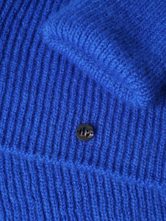 Woman's wool half-neck jumper with folded cuffs
