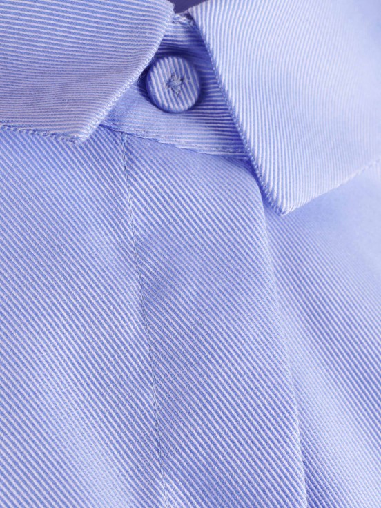 Oversize shirt with colored buttons