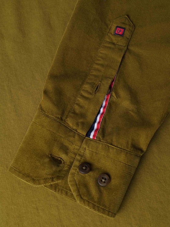 Camisa slim fit de bombazine em cor lisa