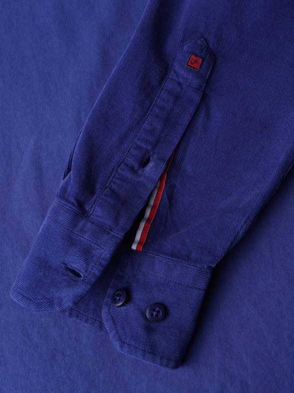 Man's slim fit shirt in corduroy in plain colour