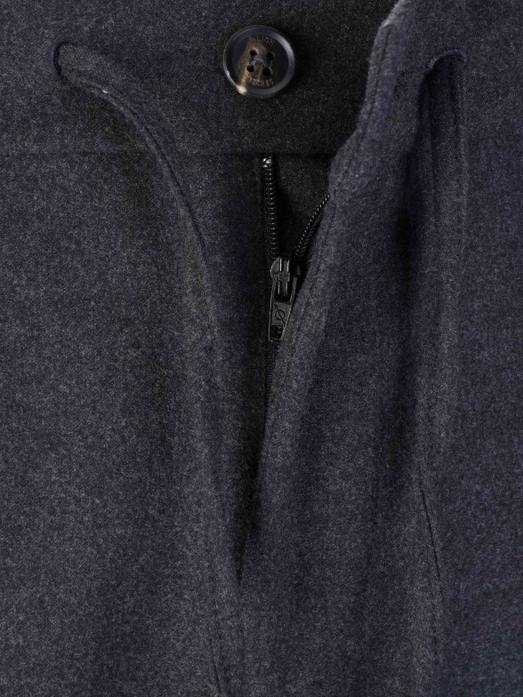 Calas slim fit com pregas
