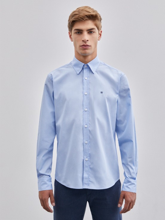 Man's regular fit shirt made from 100% cotton