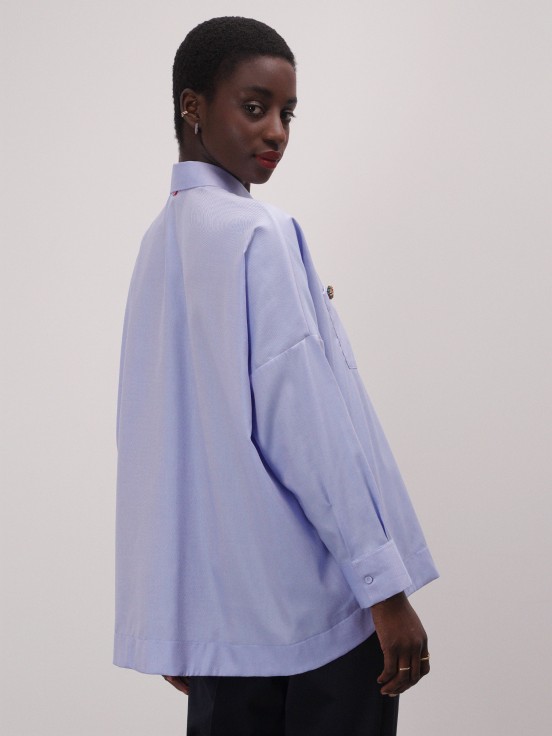 Oversize shirt with colored buttons