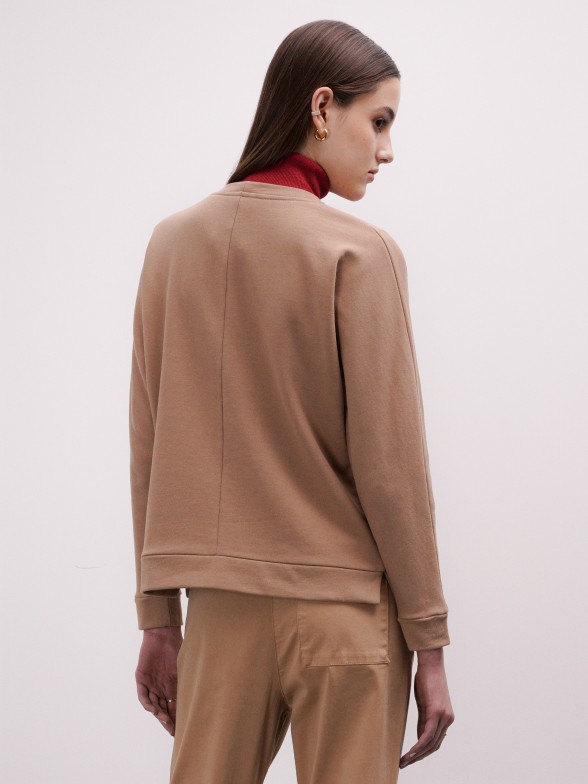 Sweatshirt camel bordada