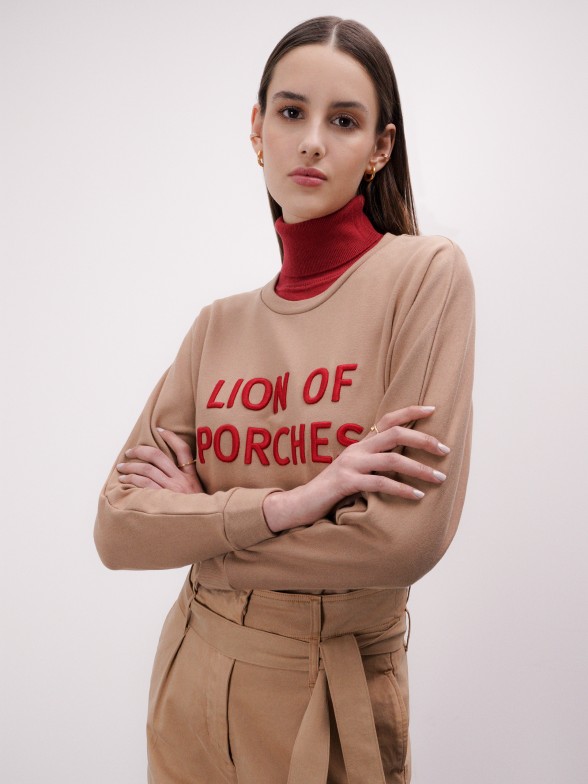 Sweatshirt camel bordada