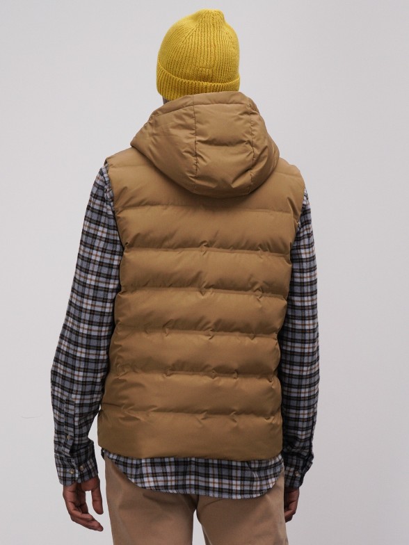Man's padded waistcoat with hood and pockets