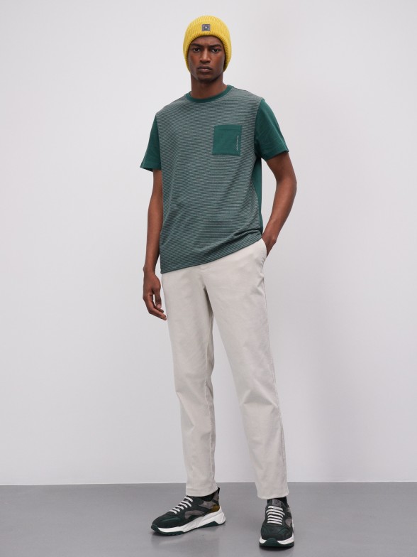 T-shirt para homem de algodão com gola redonda e bolso
