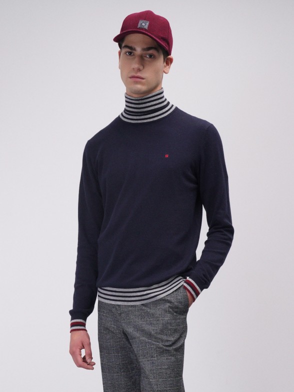 Camisola gola alta com detalhe de riscas