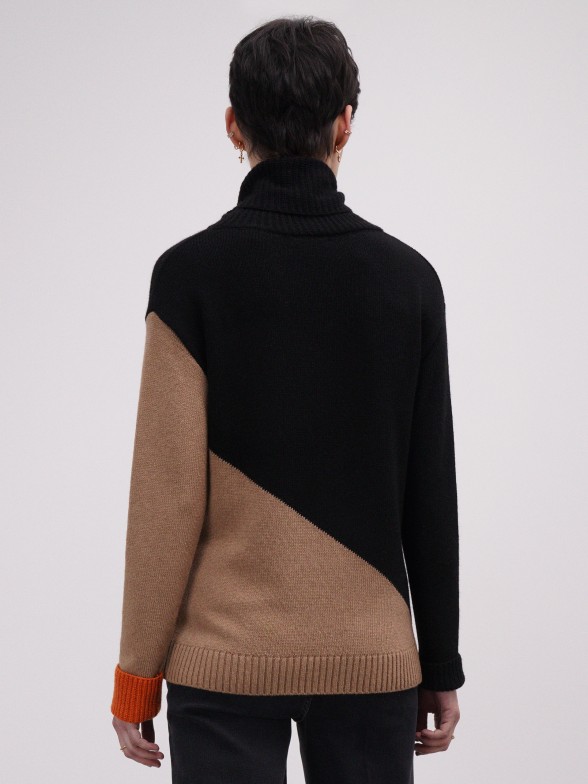 Tricolor turtleneck sweater