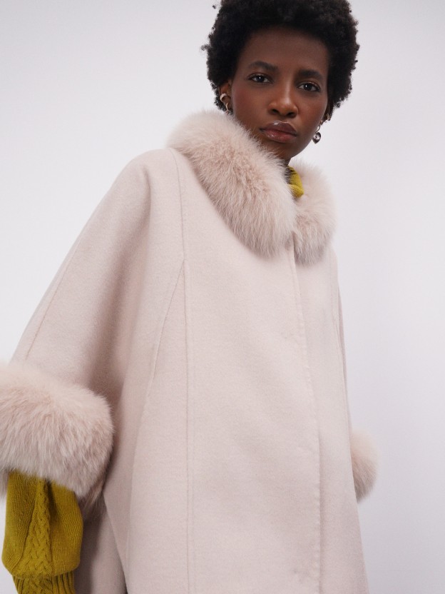 Short wool cape with fur details