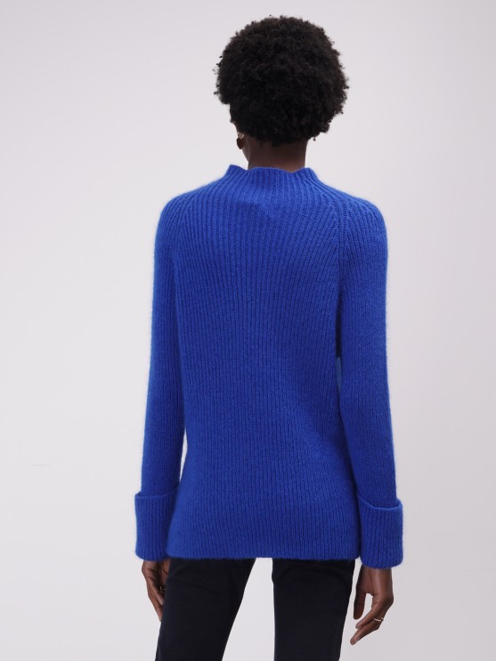Jersey de lana con medio cuello y puos remangados