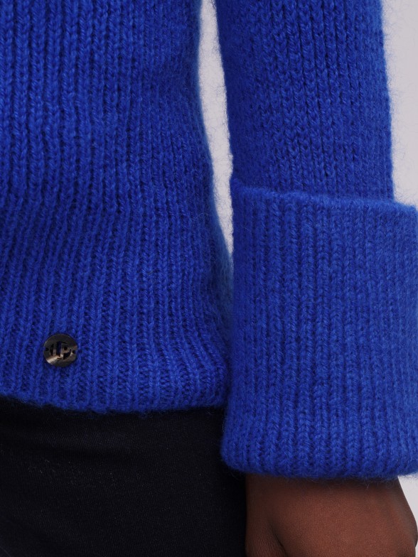 Woman's wool half-neck jumper with folded cuffs