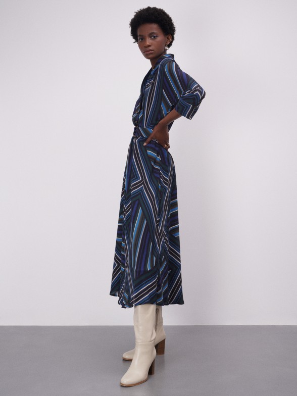 Long dress with graphic pattern and belt