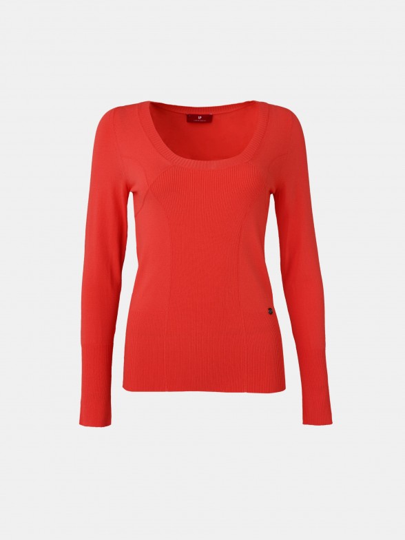 Woman's knitted jumper with round neck and long sleeves