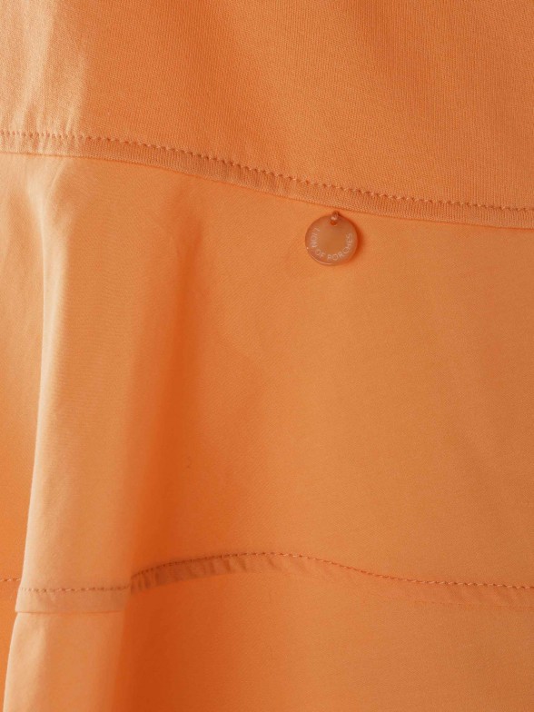 T-shirt para mulher fluda com gola redonda e folho
