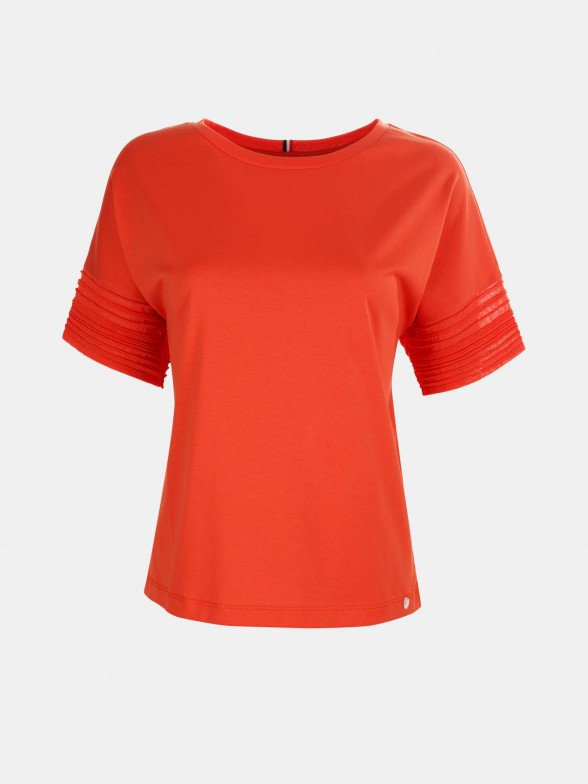 T-shirt para mulher de algodão com gola redonda e mangas curtas