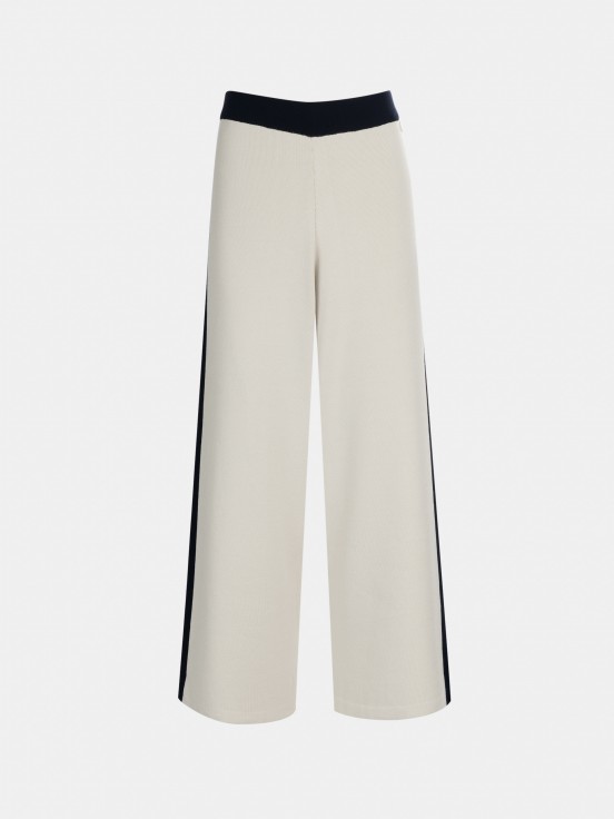 Woman's regular fit trousers, knitted in two colours