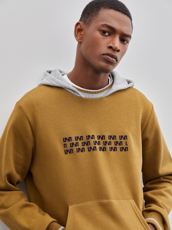 Man's cotton sweatshirt with hood and print