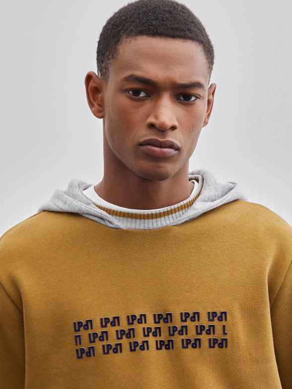 Sweatshirt para homem de algodo com capuz e estampado