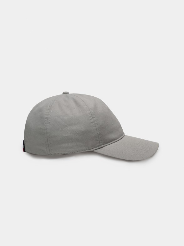 Man's cap with curved visor and printed