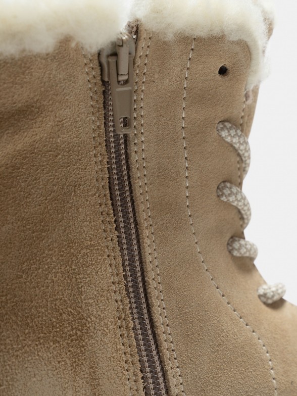 Fur-lined zip boots