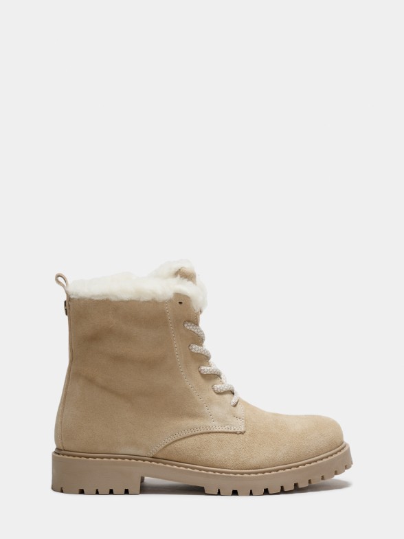Fur-lined zip boots